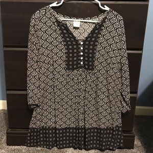 black and white quarter button down blouse